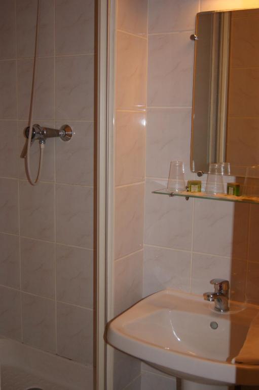 Hotel Saint - Pierre Villedieu-les-Poëles Cameră foto